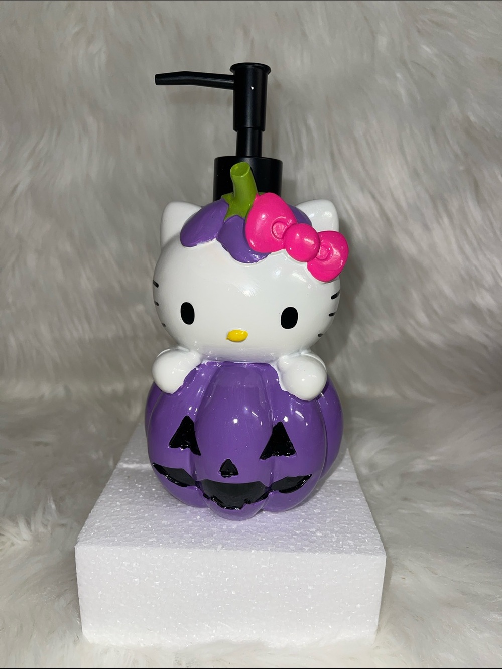 NO LIQUID INCLUDED HELLOKitty Purple and Pink Pumpkin Lotion pump Soap Dispenser
